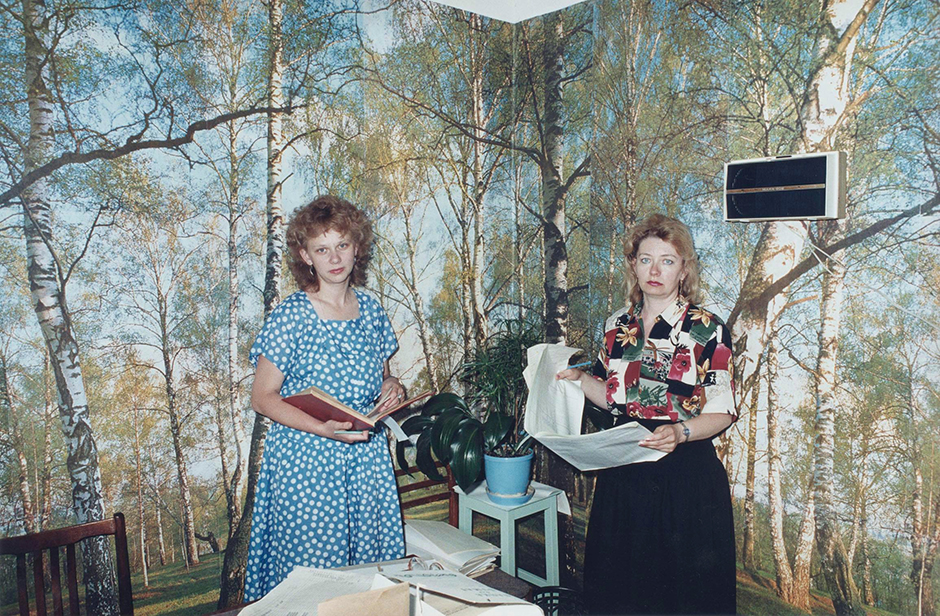 Из серии «Фотографические провокации». Чебоксары, 1996