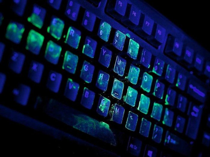 Почему ультрафиолет так эффективно убивает микробы?