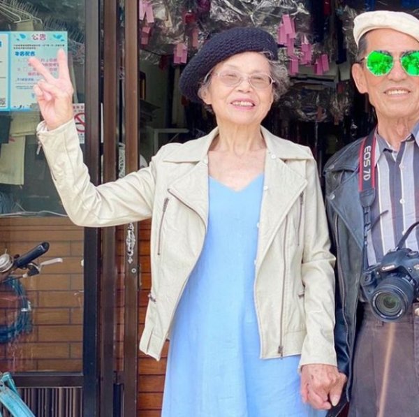 Пожилая пара из Тайваня создает из потерянных вещей наряды лучше, чем у модельеров