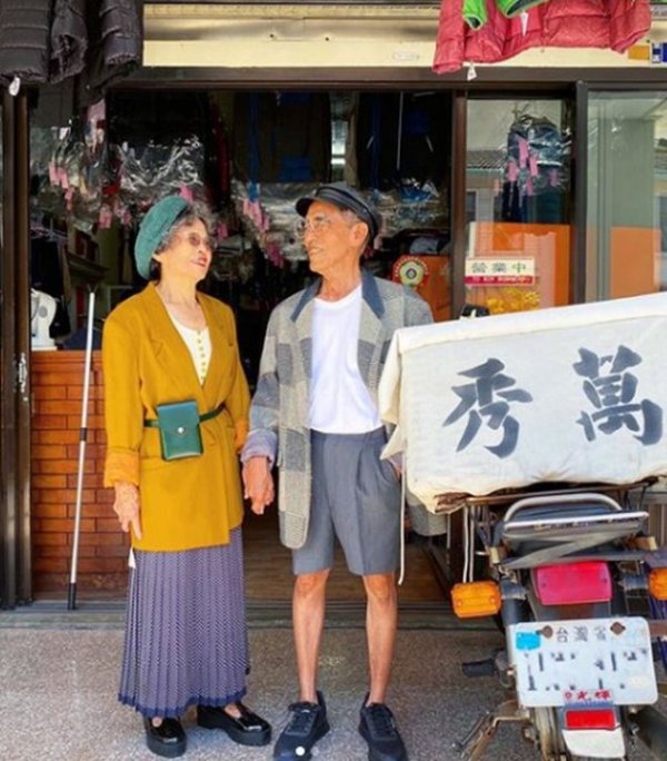 Пожилая пара из Тайваня создает из потерянных вещей наряды лучше, чем у модельеров