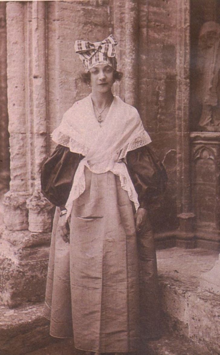 История старушки, на одиночестве которой хотел нажиться адвокат, а она прожила до 122 лет за его счет и прославилась на весь мир