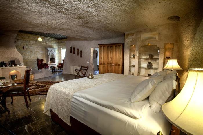 Интерьер номеров Museum Hotel Cappadocia погружает в прошлые эпохи. /Фото: cf.bstatic.com Интерьер номеров Museum Hotel Cappadocia погружает в прошлые эпохи. /Фото: cf.bstatic.com