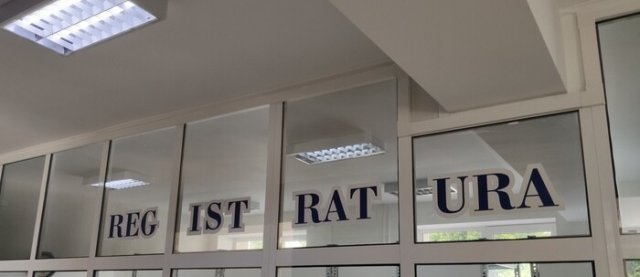 Вывески, которые вы не прочтете с первого раза