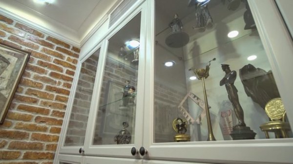 Посмотрите, как живет ведущий шоу &quot;Городок&quot; Юрий Стоянов