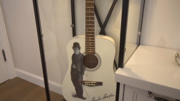 Посмотрите, как живет ведущий шоу &quot;Городок&quot; Юрий Стоянов