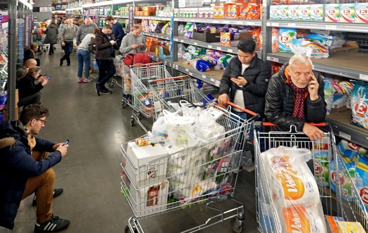 16 обычных действий покупателей, которые неистово раздражают продавцов. А мы об этом даже не подозреваем