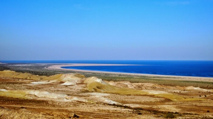 Вопрос, куда исчезает и откуда снова появляется вода в море, остается открытым / Фото: yandex.kz