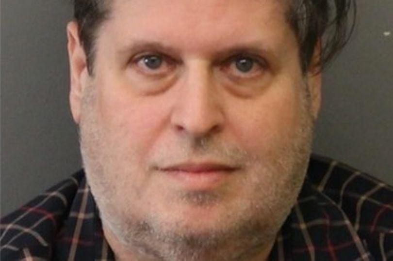 Гипнотизера из Нью-Джерси арестовали за незаконное обследование простаты