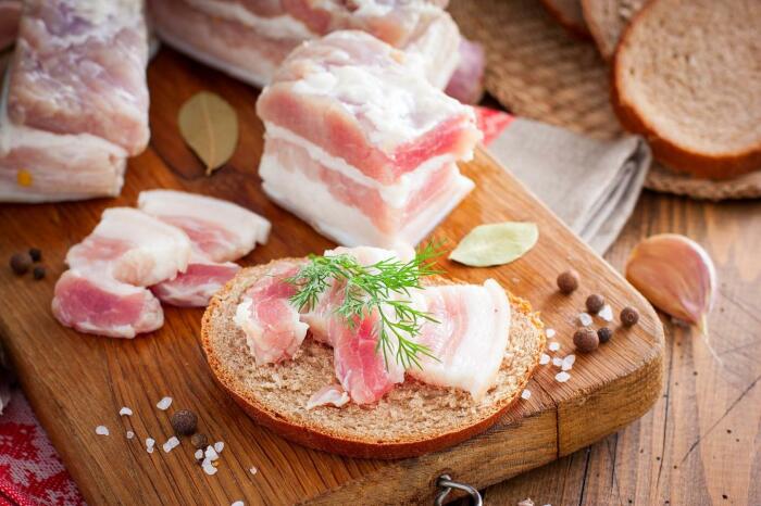 Нежное и потрясающе вкусное сало. \ Фото: yandex.ua.