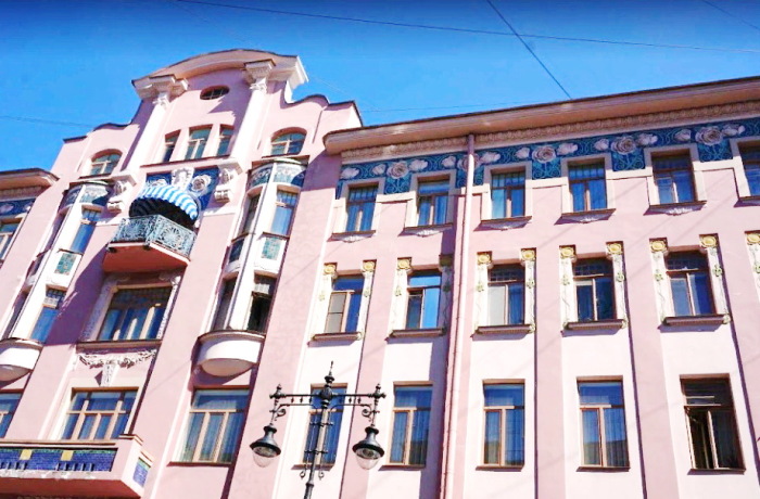 Дом Бадаева в нашем веке. /Фото: peterburg.guide