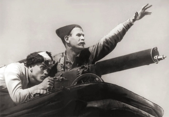 Кадр из х/ф «Чапаев», 1934 год Кадр из х/ф «Чапаев», 1934 год