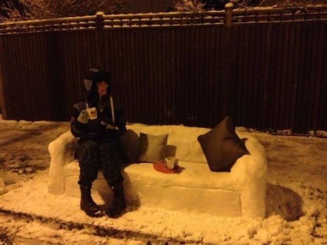 Диван из снега