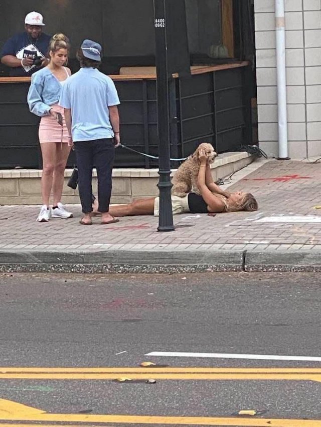 Девушка и собака