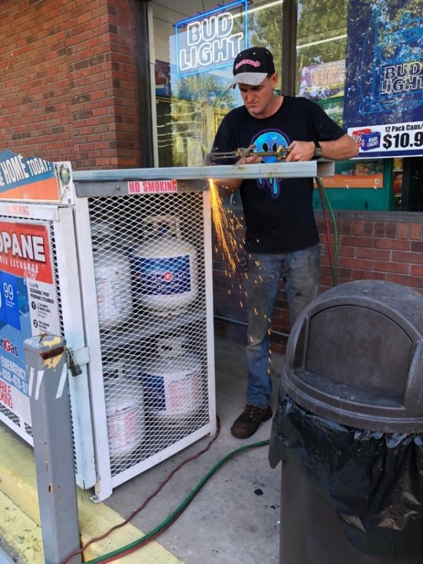 Люди, которые мало что знают о технике безопасности