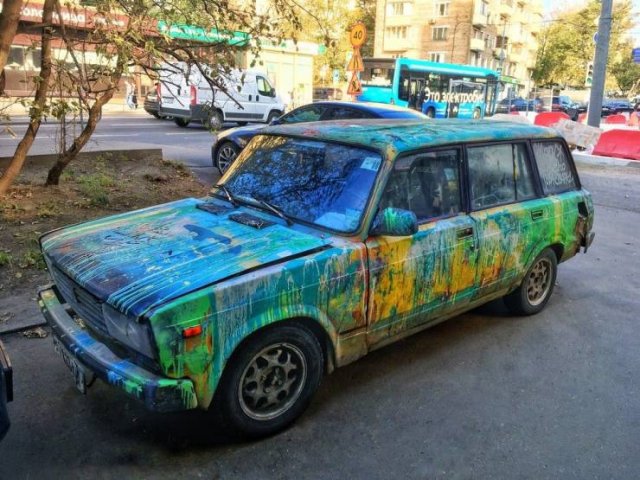 Странный цвет отечественного автомобиля