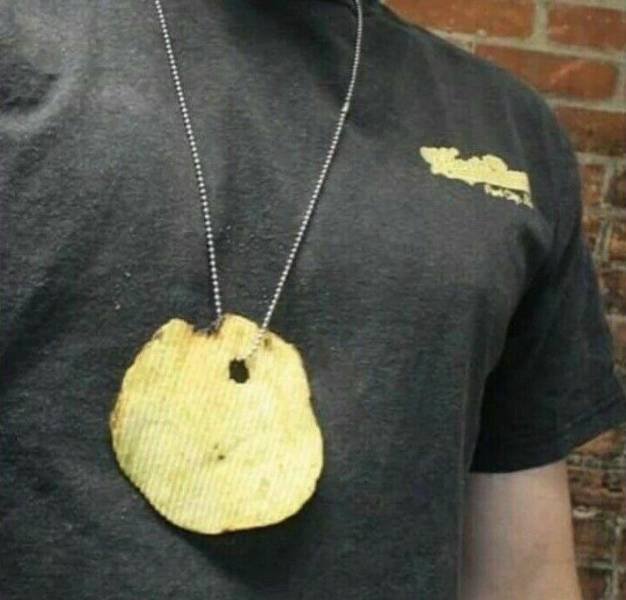 Кулон из чипсов