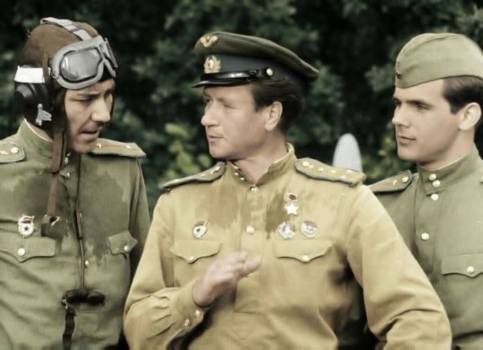 Кадр из фильма *В бой идут одни *старики*, 1973 | Фото: ampravda.ru