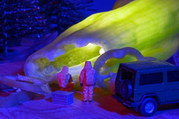 Венгерский художник создает микромиры Венгерский художник создает микромиры