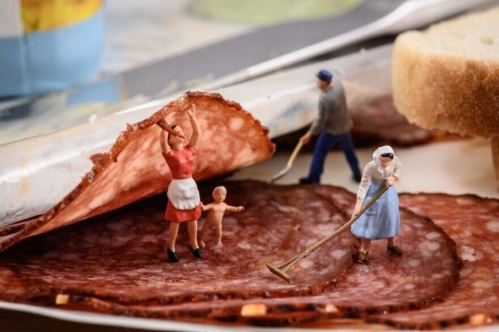 Венгерский художник создает микромиры Венгерский художник создает микромиры