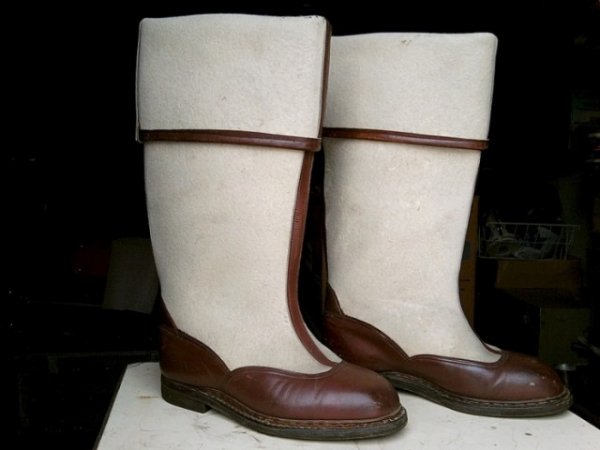 Не валенки и не сапоги: что за странная обувь на ногах у «Бывалого» и Фиделя Кастро Не валенки и не сапоги: что за странная обувь на ногах у «Бывалого» и Фиделя Кастро