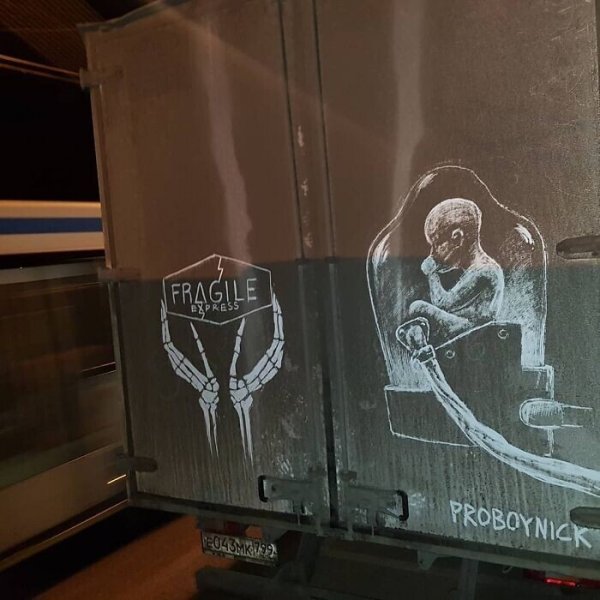 Рисунки на грязных грузовиках: 36 крутых работ Никиты Голубева