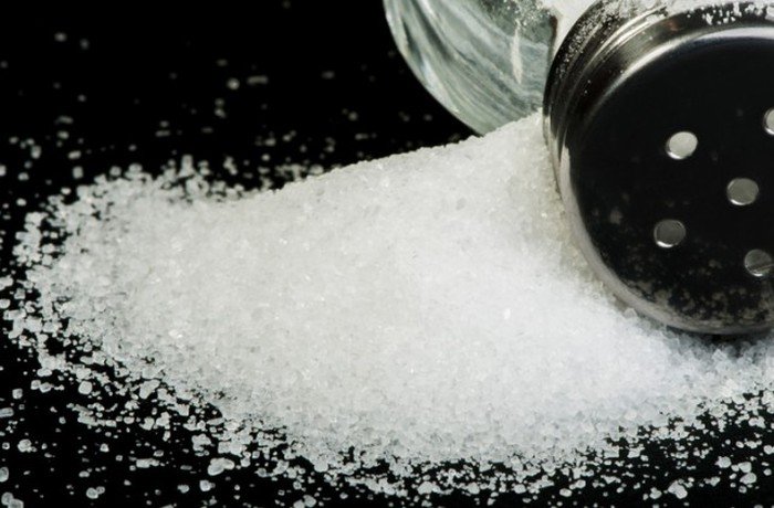 Существует несколько теорий о происхождении приметы о соли. /Фото: zefirka.net