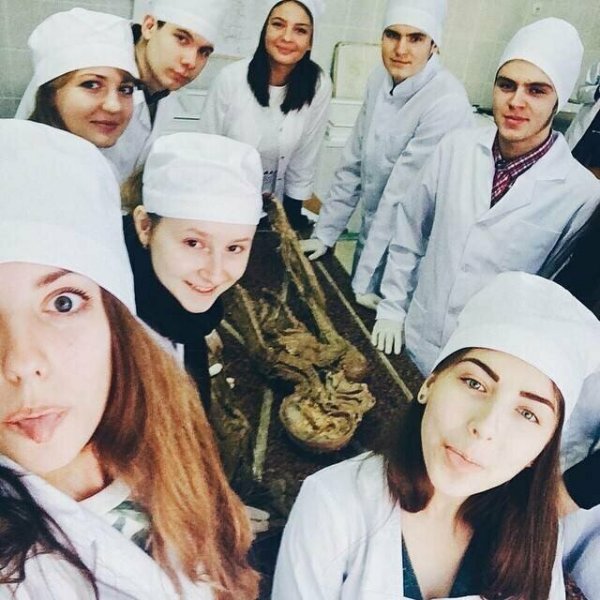 Медработницы