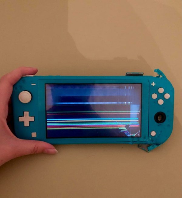 Подборка фотографий от людей, у которых сложились непростые отношения с техникой Подборка фотографий от людей, у которых сложились непростые отношения с техникой