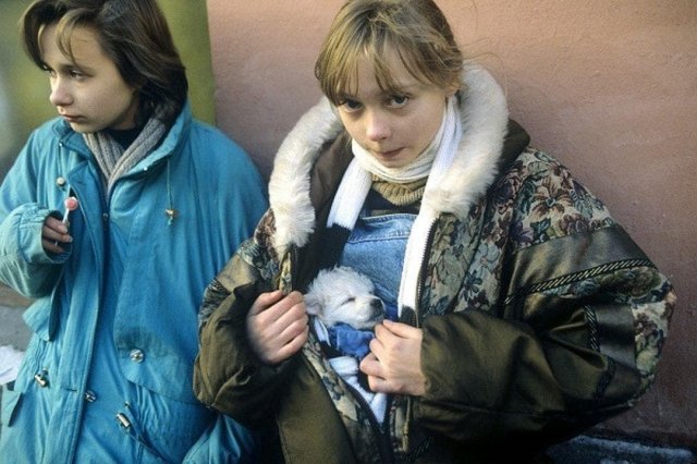 Уличные торговки на Арбате, 1995 год.