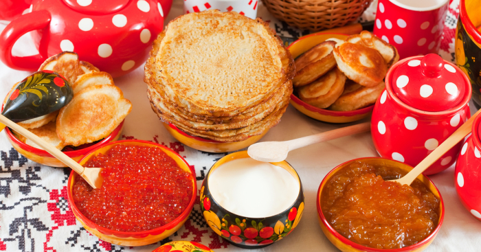 Блины - главное угощение на праздничном столе