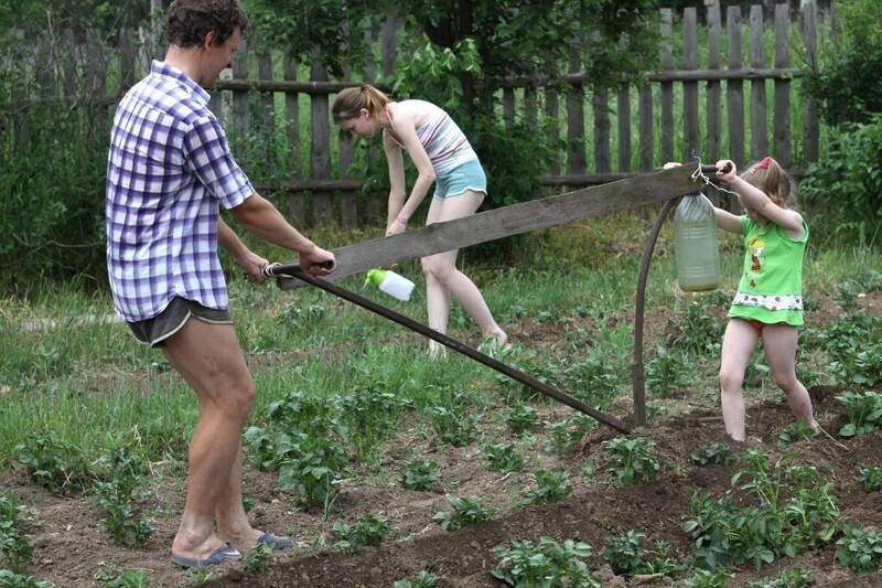По хозяйству