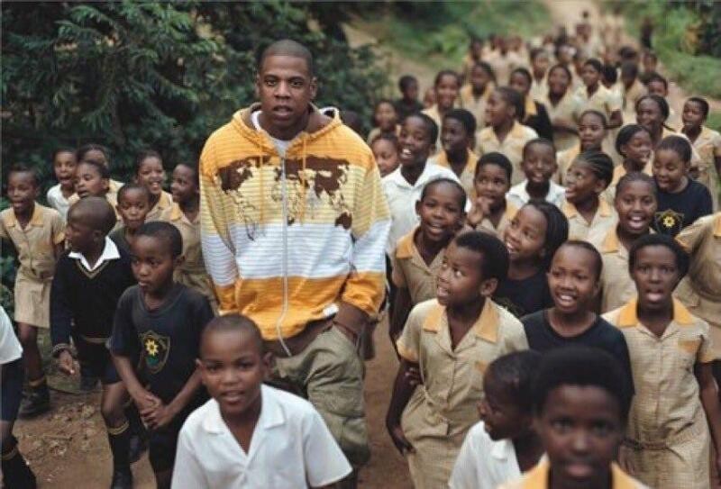 В 2006 году Jay Z посетил ЮАР. Дети показали ему путь в 9 км, который они каждый день проходили, чтобы получить питьевую воду для семей. Рэпер потратил миллионы долларов на строительство трубопровода и колодца, которые по сей день снабжает 3 деревни В 2006 году Jay Z посетил ЮАР. Дети показали ему путь в 9 км, который они каждый день проходили, чтобы получить питьевую воду для семей. Рэпер потратил миллионы долларов на строительство трубопровода и колодца, которые по сей день снабжает 3 деревни