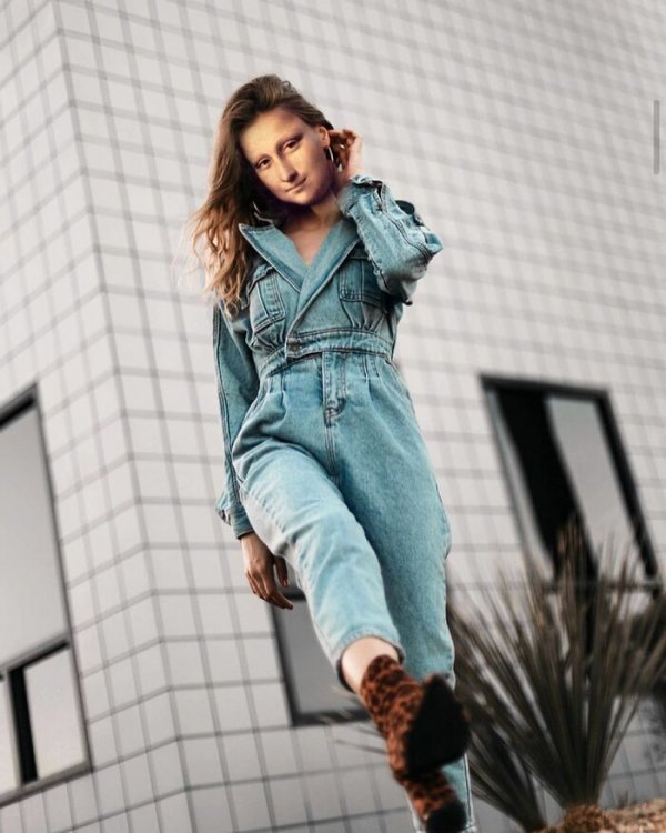 40 фотоманипуляций, которые переносят героев известных картин в реальный мир