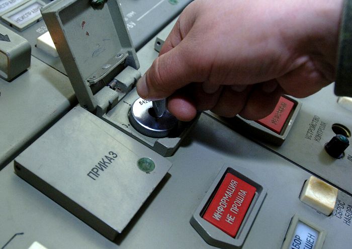 Пока хотя бы кто-то из командования жив и дееспособен - только он может дать команду на ответный удар. /Фото: sputniknews-uz.com Пока хотя бы кто-то из командования жив и дееспособен - только он может дать команду на ответный удар. /Фото: sputniknews-uz.com