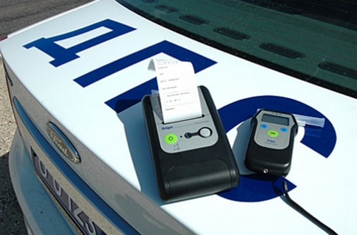 Требование инспектора ДПС пройти освидетельствование на алкоголь нельзя игнорировать / Фото: gibdd22.ru Требование инспектора ДПС пройти освидетельствование на алкоголь нельзя игнорировать / Фото: gibdd22.ru