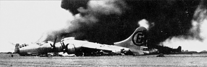 Обломки американского бомбардировщика. /Фото: avatars.mds.yandex.net Обломки американского бомбардировщика. /Фото: avatars.mds.yandex.net