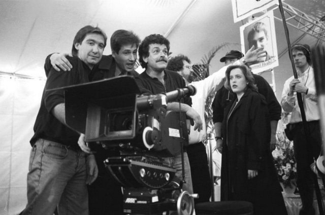 Дэвид Духовны и Джиллиан Андерсон на съёмках сериала &amp;quot;Секретные материалы&amp;quot;, 1990-е