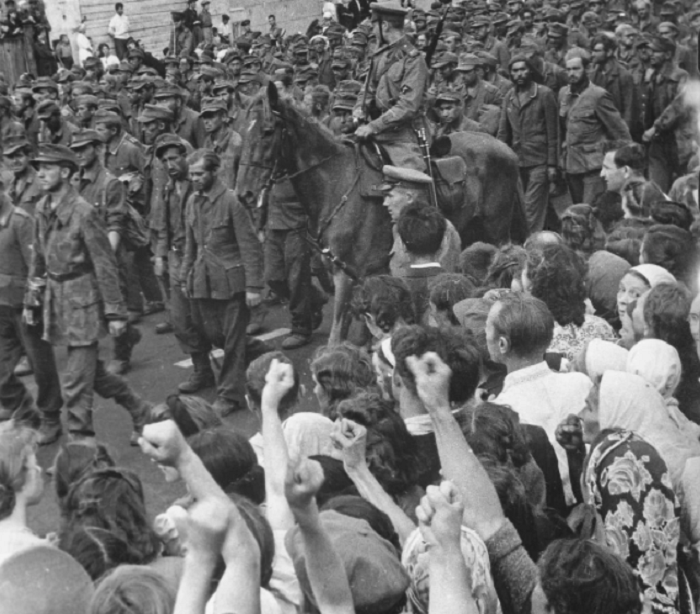 Руководство страны, в частности Берия, опасались агрессии со стороны своих граждан в отношении немцев / Фото: 0gnev.livejournal.com