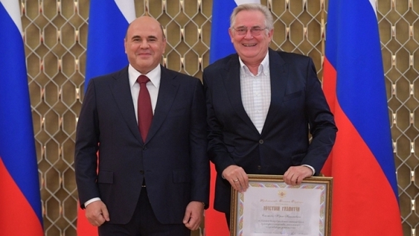 Юрий Стоянов "зажег" во время вручения награды Мишустиным