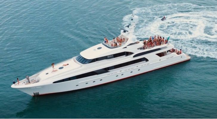 20 историй о причудах людей, у которых денег куры не клюют