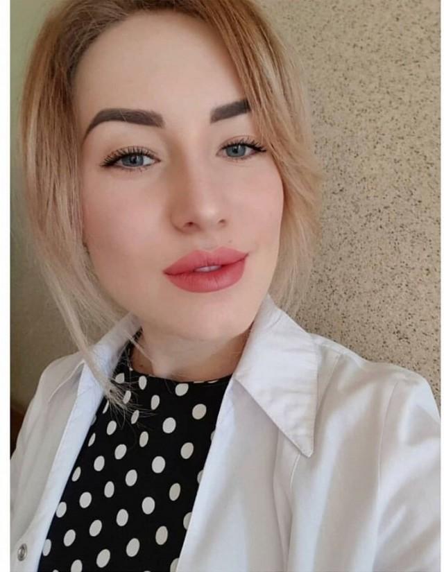 Девушки в белых халатах