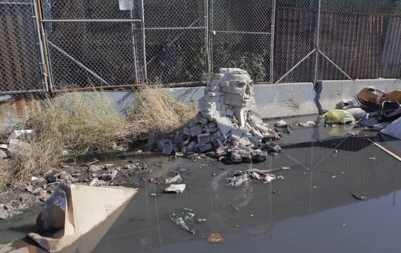 Наша реальность точно сломана полностью и этот пост тому полное подтверждение