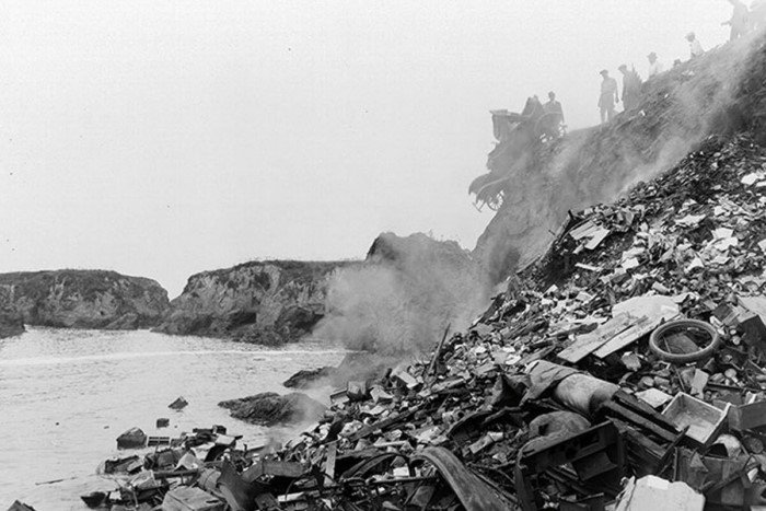 Пляж, который стал популярным, потому что с него запрещают убирать стёкла