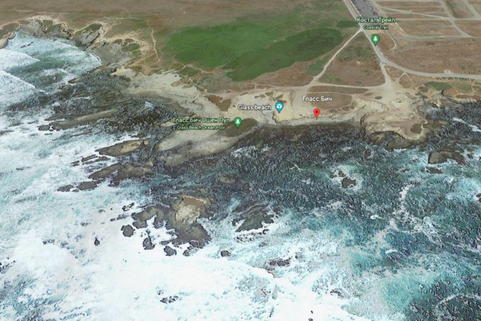 Пляж, который стал популярным, потому что с него запрещают убирать стёкла