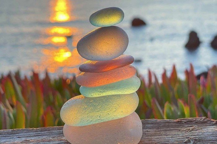 Пляж, который стал популярным, потому что с него запрещают убирать стёкла