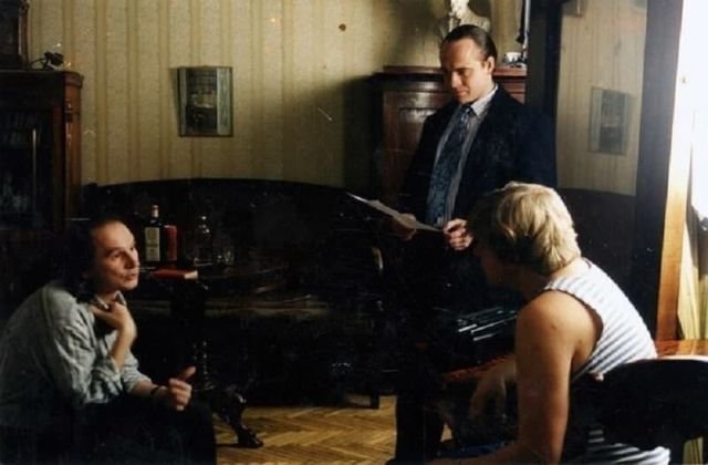 Режиссёр Алексей Балабанов,актёр Сергей Мурзин и оператор Сергей Астахов на съёмках фильма «Брат», 1997 год