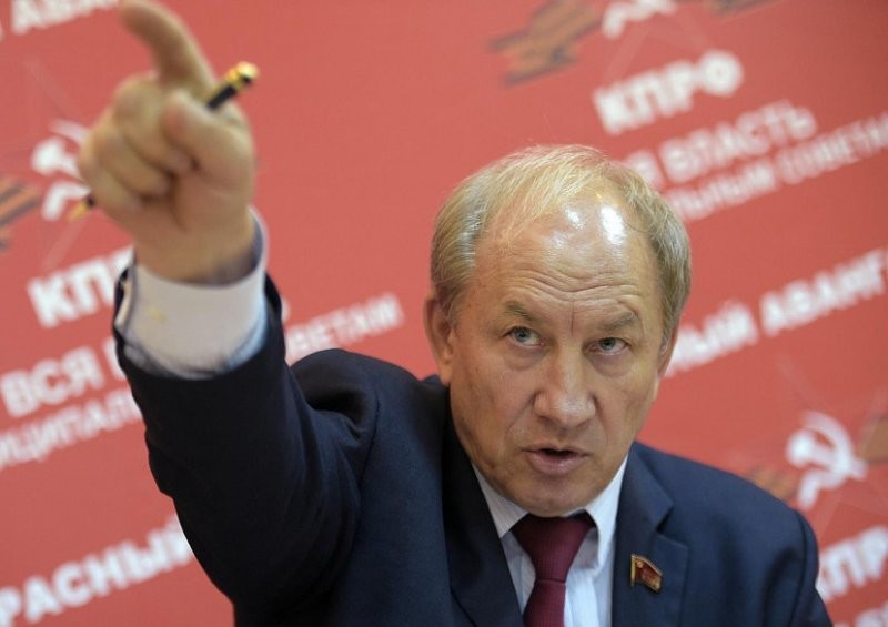 Не виноватая я: в лесу под Саратовом был задержан депутат Госдумы Рашкин с тушей убитого лося Не виноватая я: в лесу под Саратовом был задержан депутат Госдумы Рашкин с тушей убитого лося