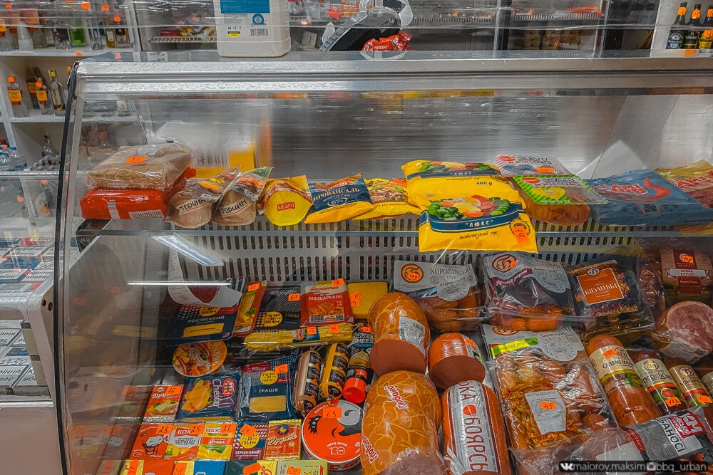 Чернобыльский магазин посреди зоны отчуждения Чернобыльский магазин посреди зоны отчуждения