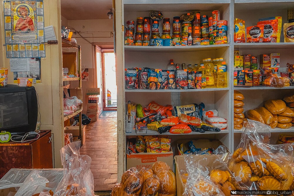 Чернобыльский магазин посреди зоны отчуждения Чернобыльский магазин посреди зоны отчуждения