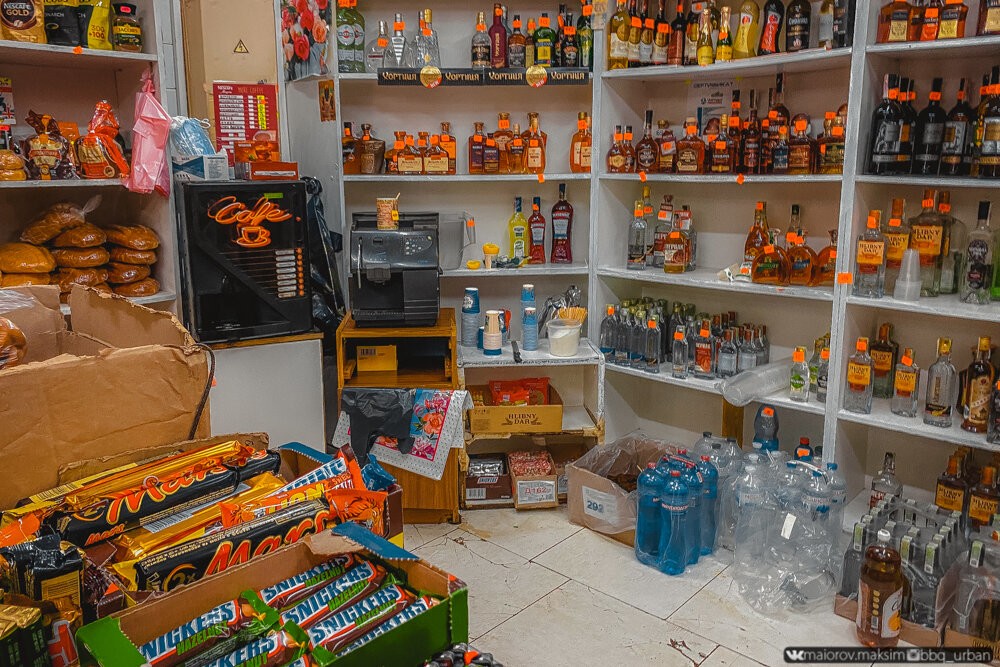 Чернобыльский магазин посреди зоны отчуждения Чернобыльский магазин посреди зоны отчуждения